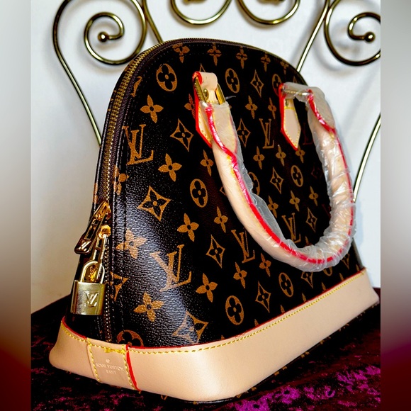 Louis Vuitton Handbags - Beautiful Louis Vuitton Large women’s handbag brown & tan with red accents